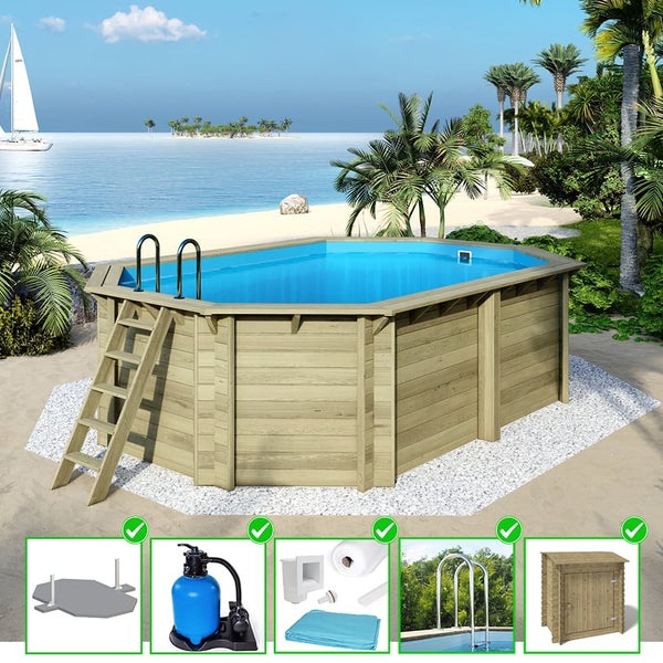 Holzpool mit Leiter und Zubehör am Strand