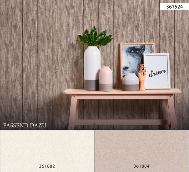 Holzpaneel-Tapete mit Dekorationsgegenständen auf einem kleinen Tisch