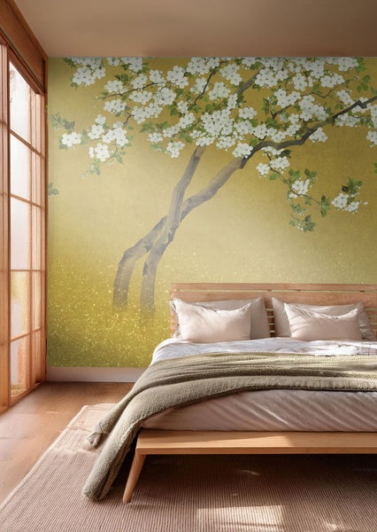 Schlafzimmer mit Bett und Fototapete mit Baum-Motiv