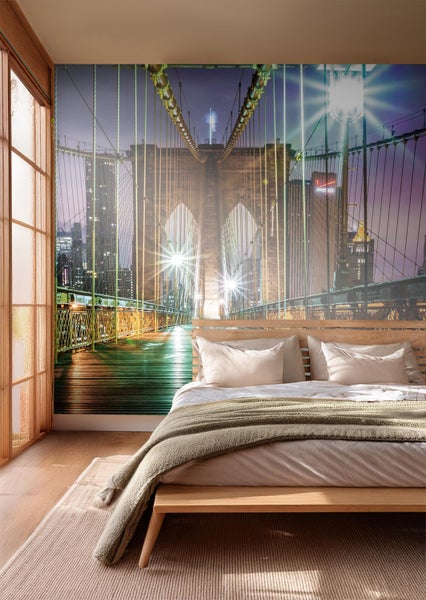 Schlafzimmer mit Fototapete der Brooklyn Bridge bei Nacht