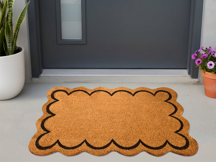 Detailansicht einer Feuerstelle mit Griff, Feuerrost, vier robusten Beinen und lebensmittelechtem Grillnetz