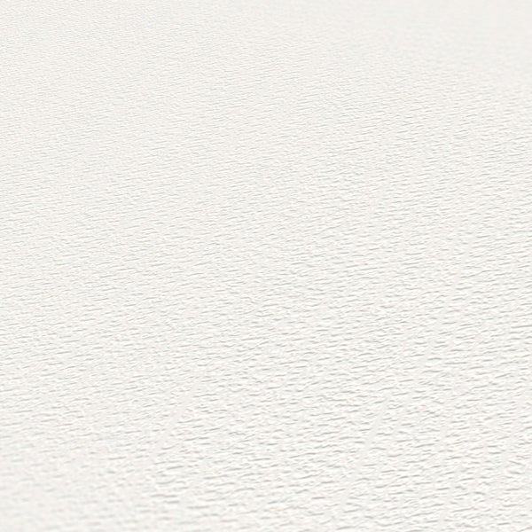 Dekoratives Wohnambiente mit Islandkarte im Rahmen an der Wand.