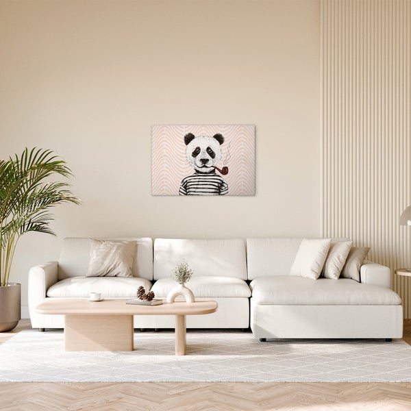 Dekoratives Wohnzimmer mit einem Panda Wandbild über einem weißen Ecksofa