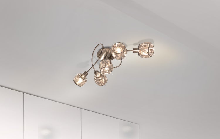 Deckenleuchte mit fünf Lampen und Kristallschirmen