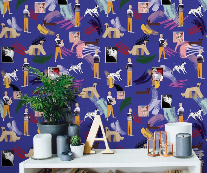 Dekorative Tapete mit Hunde- und Menschenmotiven auf blauem Grund