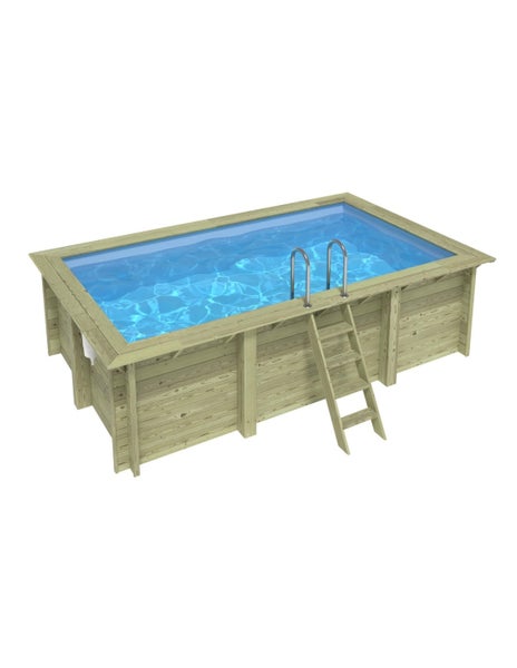 Rechteckiger Holzpool mit Leiter und Wasser