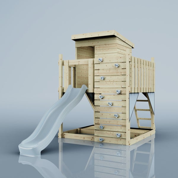 Spielturm aus Holz mit Rutsche, Kletterwand und Leiter.