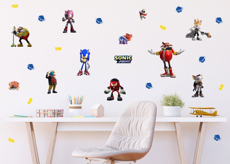 Wandtattoo Set Sonic Prime mit verschiedenen Charakteren wie Sonic, Knuckles und Tails in einem Kinderzimmer über einem Regal mit Spielzeug.