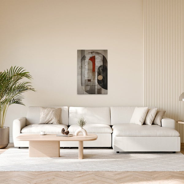 Wohnzimmer mit Leinwandbild mit abstraktem Design, Sofa und Couchtisch