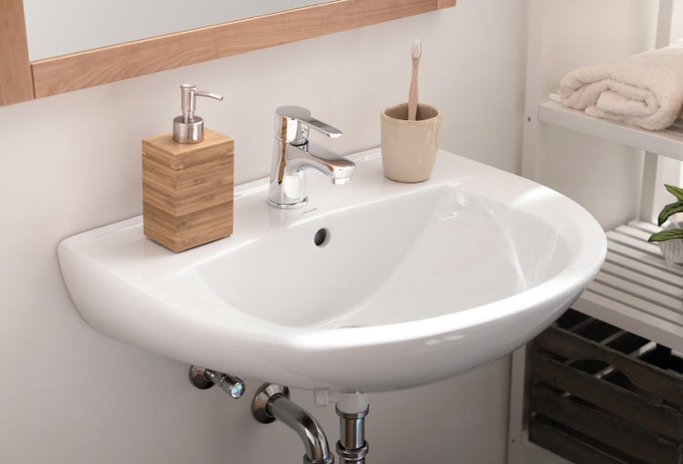 Calmwaters® Waschbecken 60 cm in Weiß, aus hochwertiger Sanitär-Keramik mit Hahnloch und Überlauf zur Wandmontage, ovaler Hänge-Waschtisch Essential 3 aus Keramik, 60 x 48 cm, weiss, 05AB2324