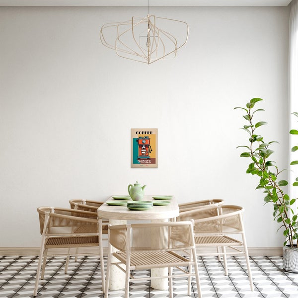 Wohnraum mit Esstisch und gerahmtem Kaffeemaschinenbild an der Wand