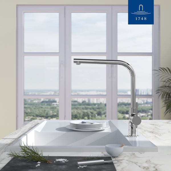 Villeroy und Boch Logo. Technische Zeichnung einer Küchenarmatur mit Bemaßung von zweihundertsiebenzig und dreihundertsiebenundzwanzig Millimetern.