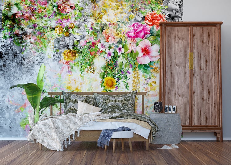 Blumentapete mit Rosen, Hibiskus und Sonnenblumenmuster