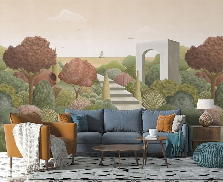 Wohnzimmer mit gemusterter Tapete, Sofa und Sessel