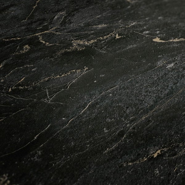 Schlafzimmer mit einer schwarzen Marmortapete