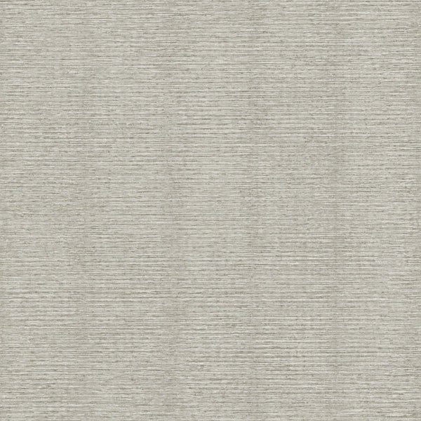 Wohnzimmer mit Tapete, Sofa, Tisch und Stehlampe für ein stilvolles Ambiente