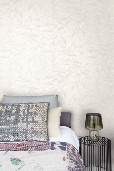 Eine Hand hält einen Kärcher-Feuchtigkeitssensor.