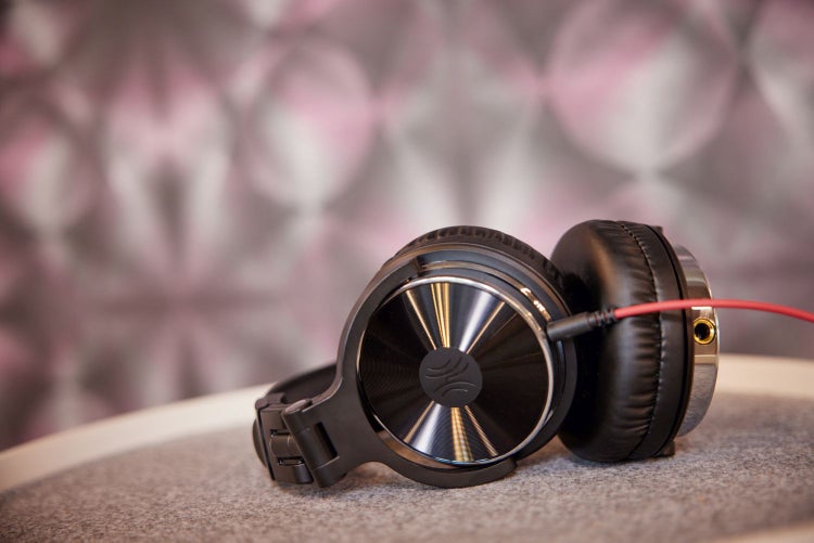 Tapetenrolle mit geometrischem Muster