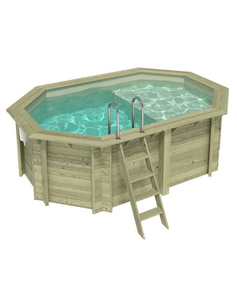 Aufstellpool aus Holz mit Leiter und Wasser