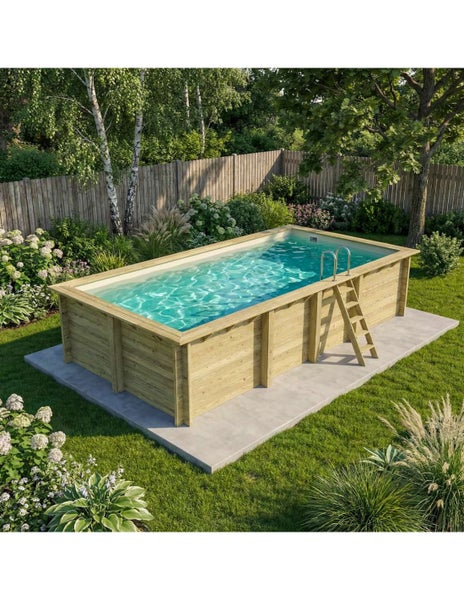 Rechteckiger Holzpool mit Leiter auf einer Terrasse im Garten