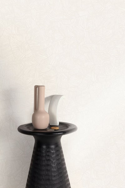 Dekorative Tapete mit abstraktem Muster auf einer Wand