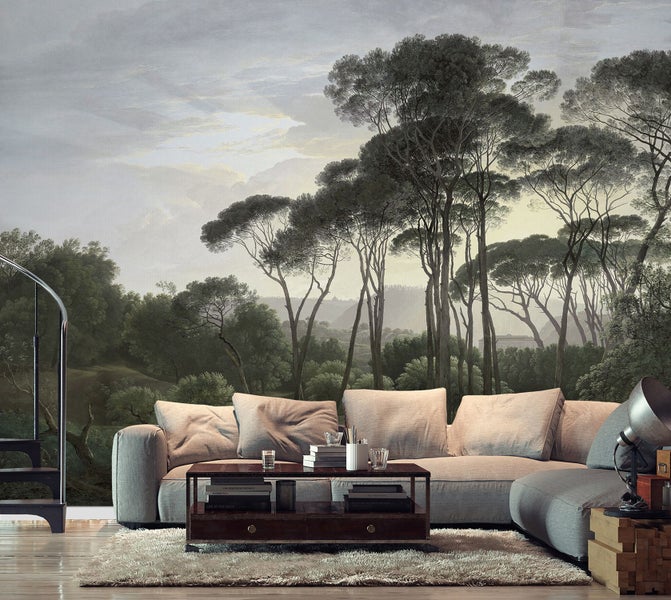 Wohnzimmer mit einer Fototapete, die einen Wald darstellt und eine ruhige Atmosphäre erzeugt