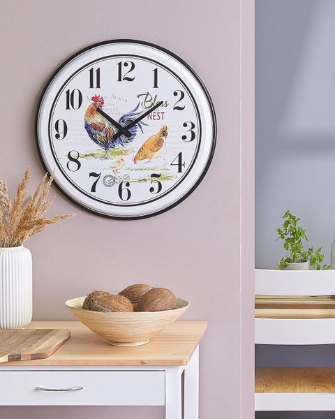 Wanduhr mit Hühnermotiv im Wohnzimmer