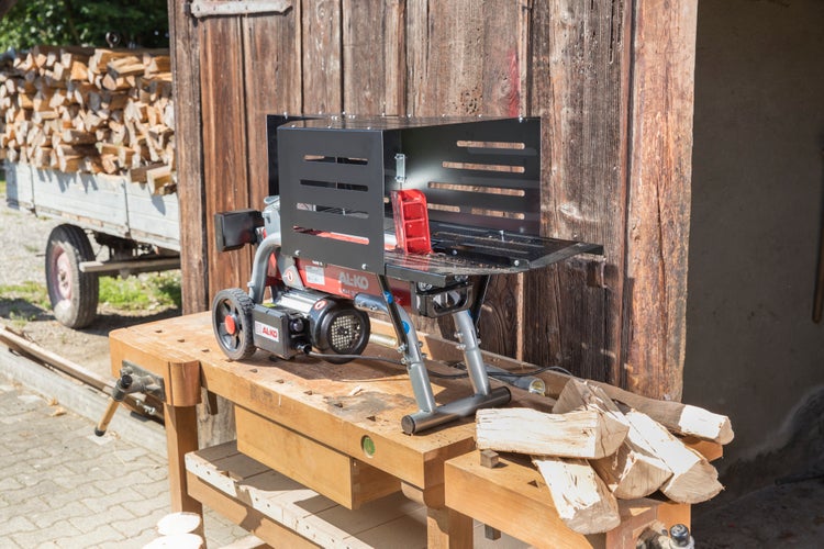 Bosch Professional Akku-Hobel GHO 12 Volt-20 inklusive 12 Volt 2,0 Amperestunden Lithium-Ionen-Akku.