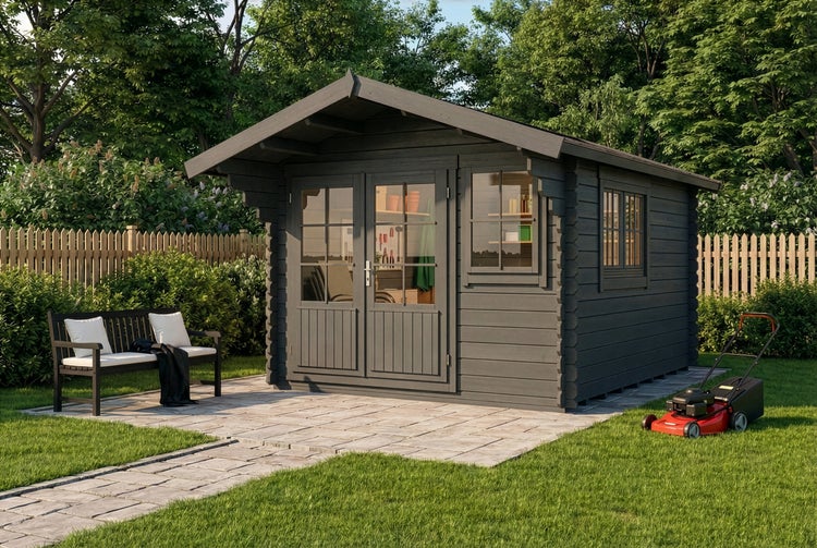 Gartenhaus aus Holz mit Doppeltür und Fenstern, Gartenbank und Rasenmäher im Garten