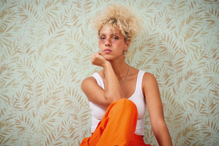 Nahaufnahme einer Tapete mit abstraktem Muster