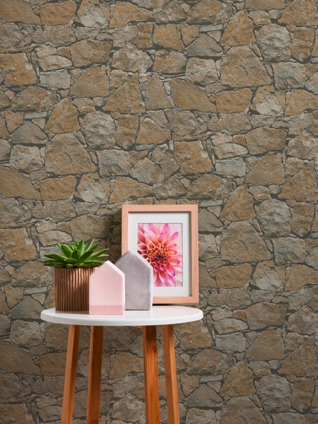 Gartenbewässerung mit einer Spritzpistole an einem Gartenschlauch