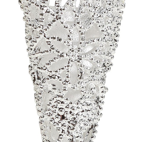 Dekoratives silberfarbenes Gefäß mit floralem Muster