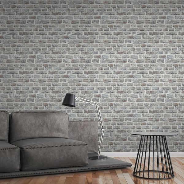 Beige gemusterter Teppich auf einer Holzterrasse mit Ecksofa