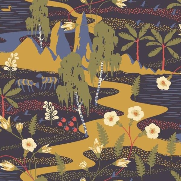 Dekorativer Stoff mit Naturmotiven wie Bäumen, Blumen, Tieren und Flusslandschaften.