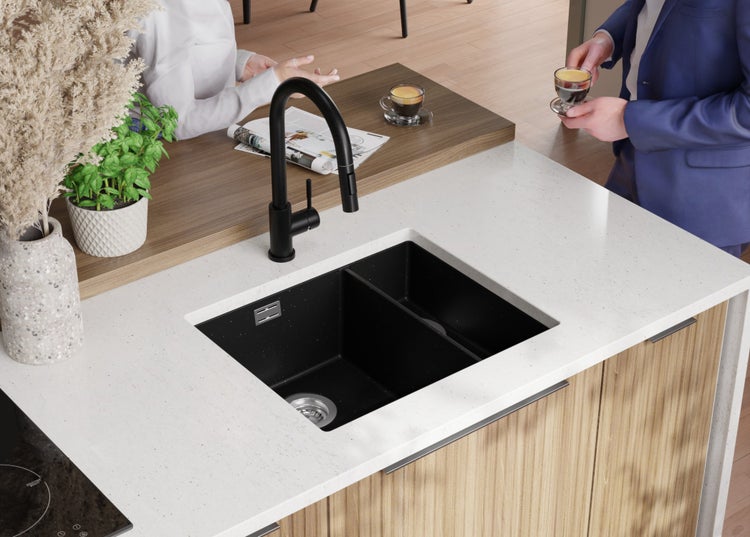 Küchenspüle mit Armatur in modernem Küchendesign