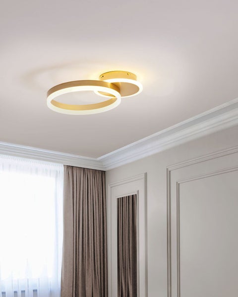 Moderne Deckenleuchte mit zwei verschlungenen Ringen im Interieur