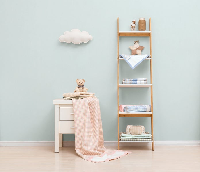 Gerollte Gummimatte mit wählbarer Länge zwischen 100 cm und 1000 cm, Breite 100 cm, Mattengewicht circa 7500 Gramm pro Quadratmeter.