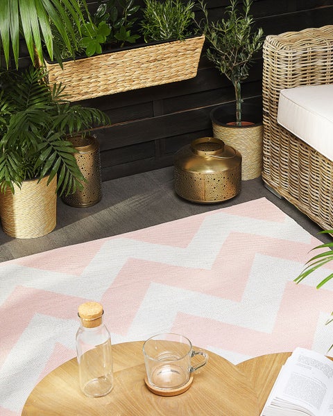 Outdoor Teppich rosa 140 x 200 cm Zickzack-Muster Kurzflor KONARLI