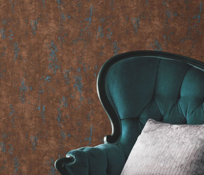 Wohnzimmer mit Sideboard, Dekoration und Sesseln