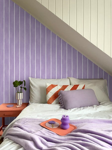 ESTAhome Tapete Streifenmuster Violett und Weiß - 50 x 900 cm - 131310