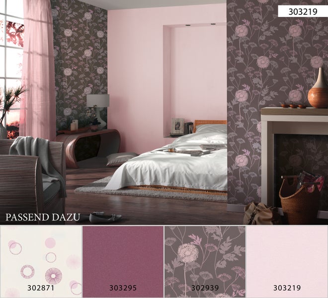 Schlafzimmer mit brauner Blumentapete und passenden Farbvarianten