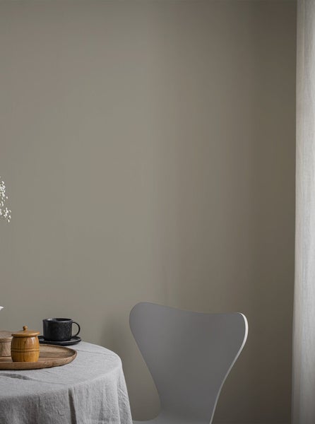 Vier Tischbeine aus Metall mit Montageplatte