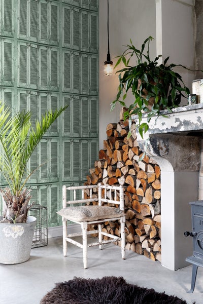ESTAhome Tapete verwitterte, französische, vintage Fensterläden Graugrün - 53 cm x 10.05 m - 138883
