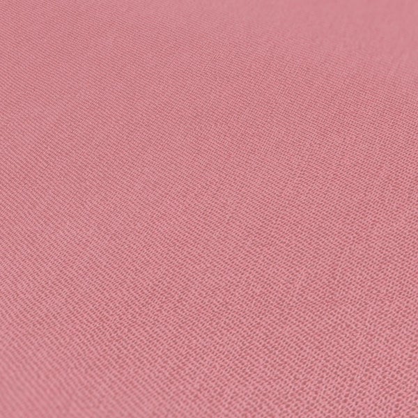 Wohnzimmer mit Sofa, Kissen, Decke, Kommode und London-Bild