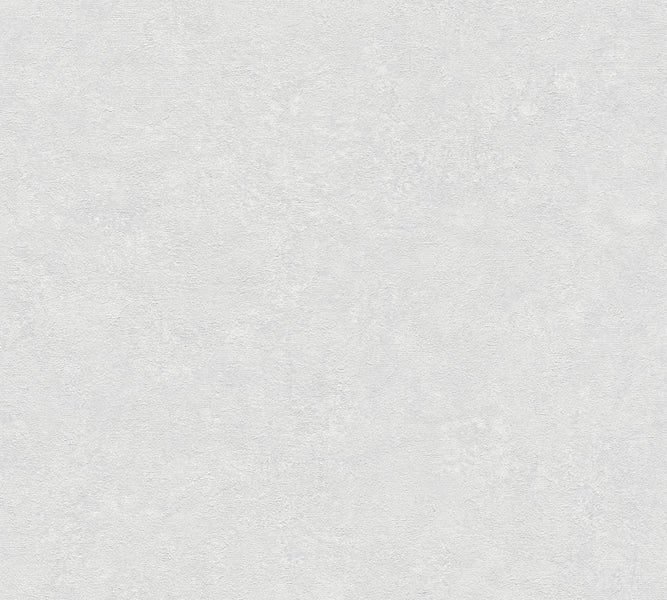 Wohnzimmer mit grauem Sofa, Stehlampe und Couchtisch