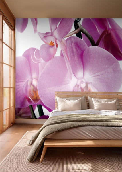 Schlafzimmer mit Fototapete mit Orchideenmotiv