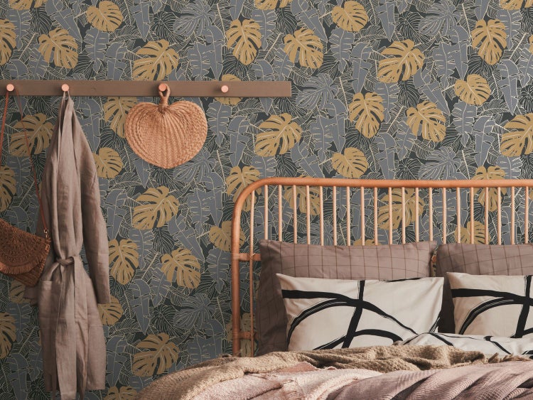 Weihnachtsdekoration Set mit Christbaumkugeln, Anhängern und Dekoblumen