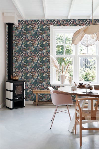 ESTAhome Tapete tropische Blätter und Blüten Dunkelblau und Mehrfarbig - 50 x 900 cm - 130999