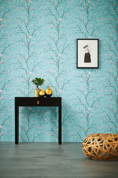 Detailaufnahme einer grauen Schutzhülle mit Reißverschluss und Netzgewebe.