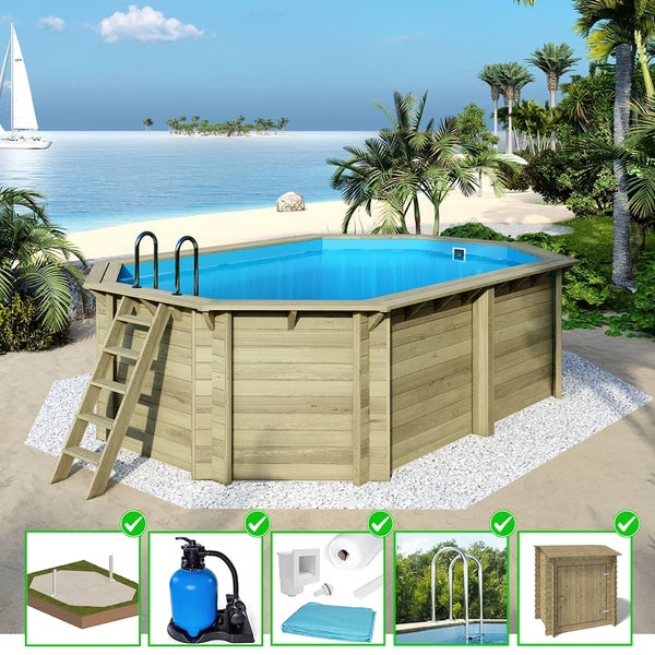 Holzpool mit Leiter und Sandfilteranlage vor Strandkulisse